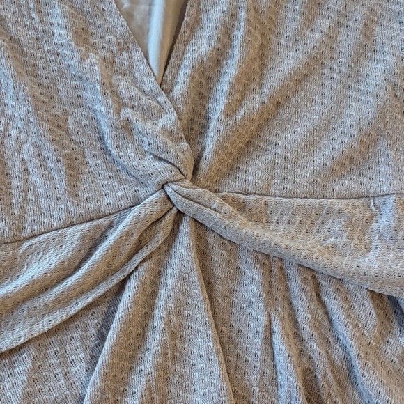 Maurice’s Large Elegant dusted purple Women's Top peplum style with bell sleeves - Picture 3 of 5